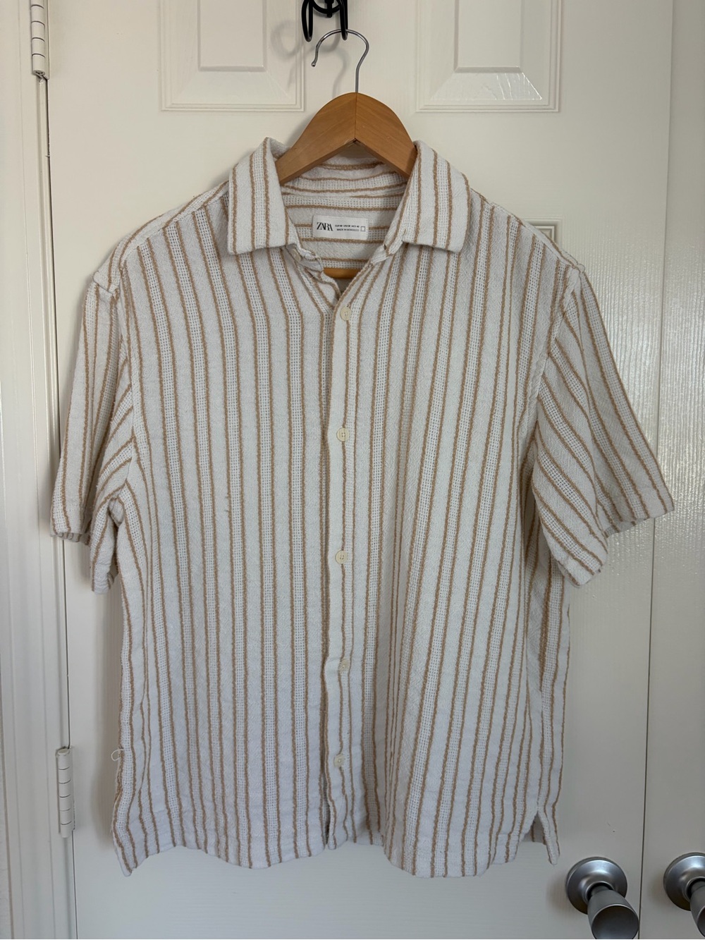 Zara Men's Short Sleeve Button Down Shirt Size M White Beige Striped Textured